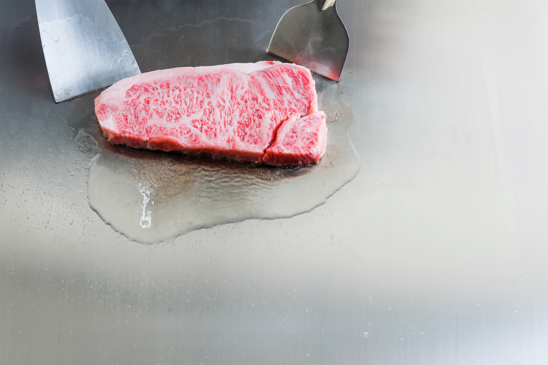 Misono has a history of over 70 years. We are connoisseurs of Kobe beef and our chefs have cultivated great tecnique and maintain the highest standards.