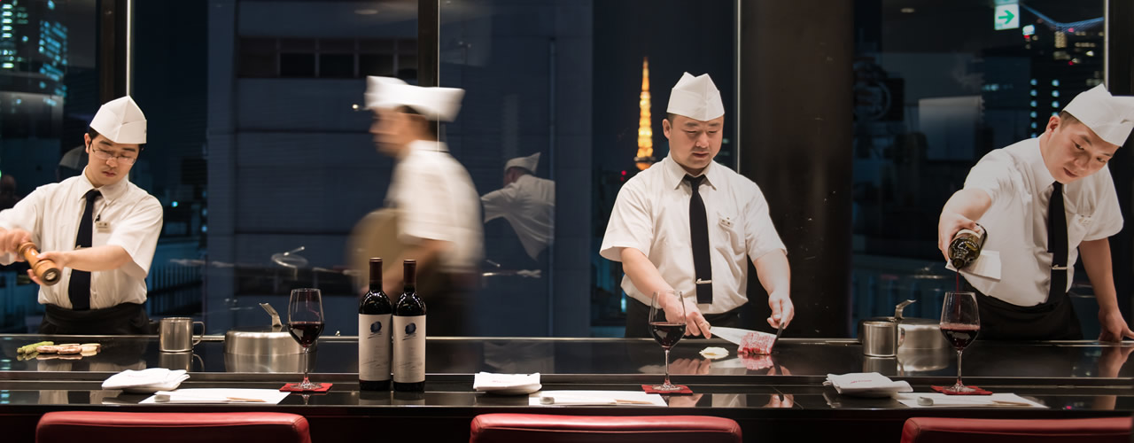 Professionalism　What we continue to succeed as the originator of Teppanyaki steak.