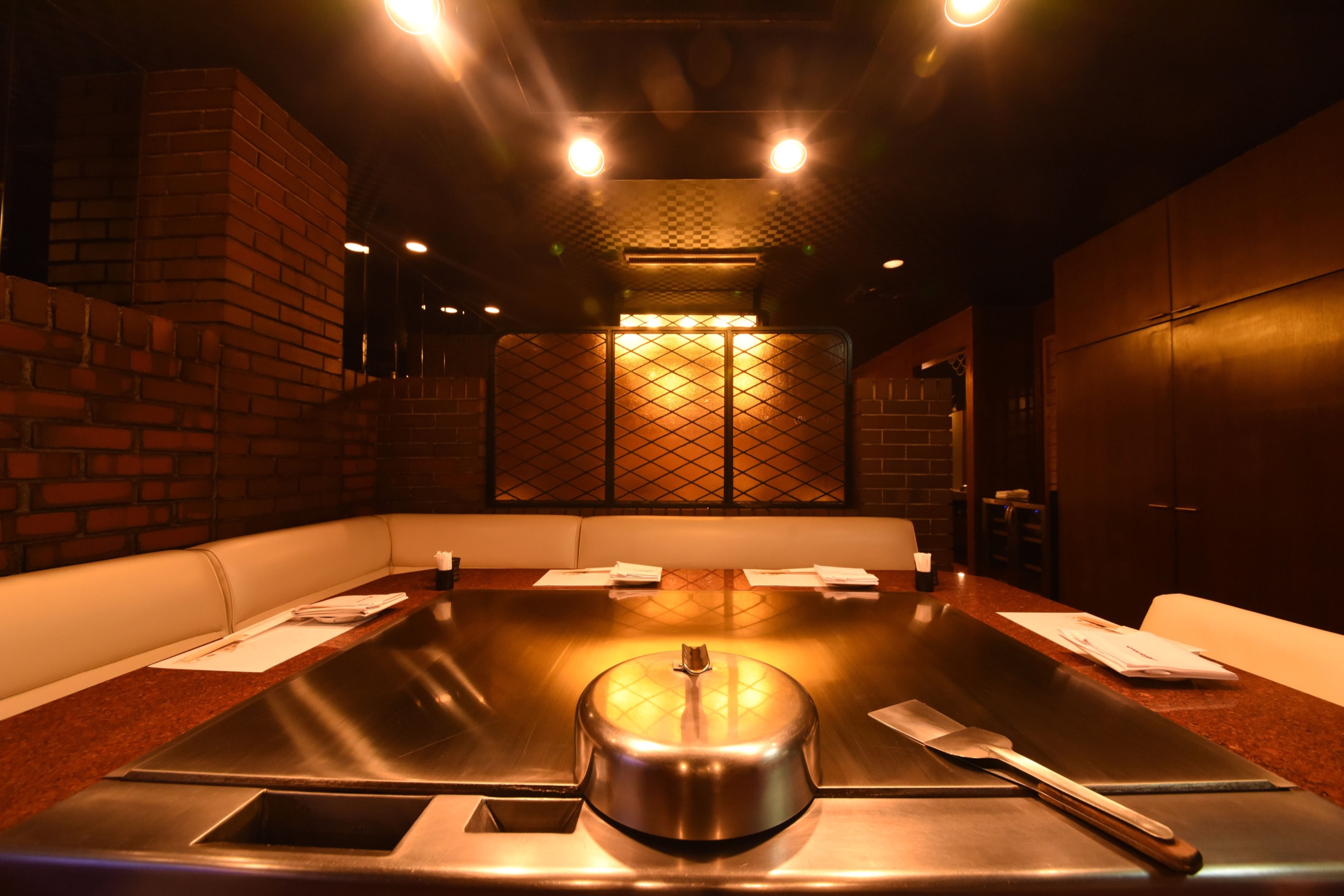 You can enjoy the taste of Misono’s teppanyaki steak in the Kitashinchi area of Osaka.