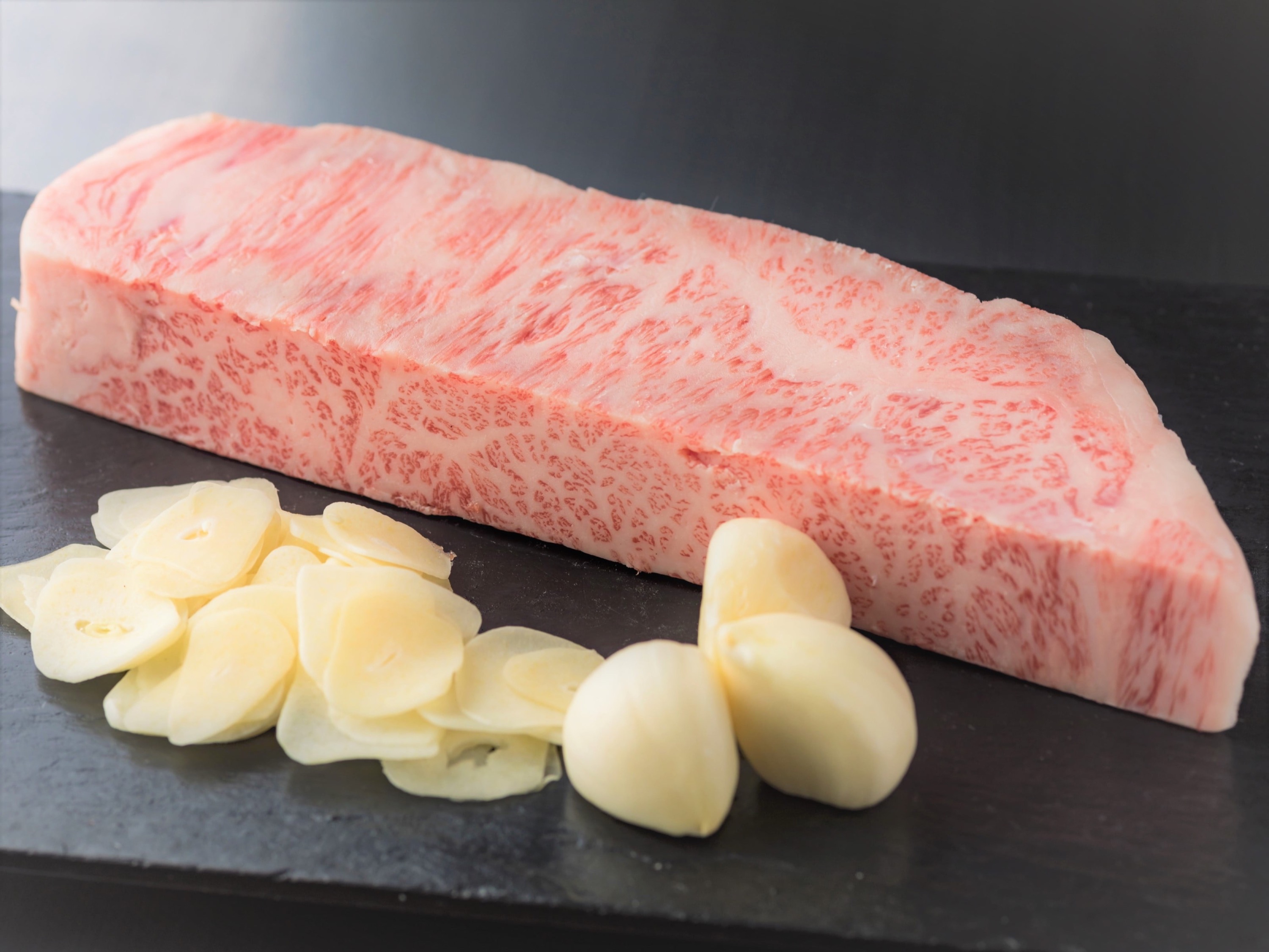 You can now enjoy the taste of the original Misono’s teppanyaki Kobe beef steak in the sky lounge on the 51st floor of the Sumitomo building, in Shinjuku, Tokyo.